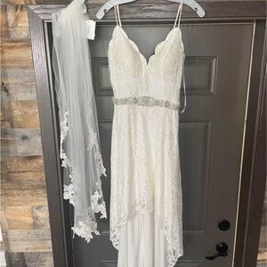 Elegant White Lace Wedding Dress with Veil